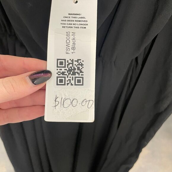 Elegant Medium Black Evening Dress – Classic & Chic for Any Occasion - Picture 4 of 6